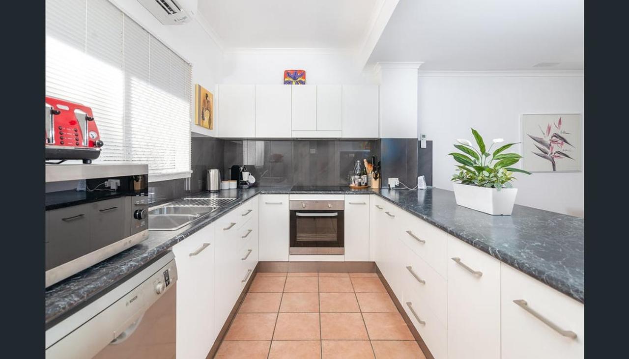 Modern 2 Bedroom Townhouse - Four Mile Beach Escapes Port Douglas Exterior foto